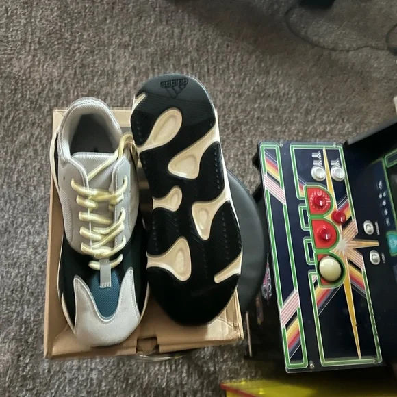 Brand new Yeezy wave runners‼️